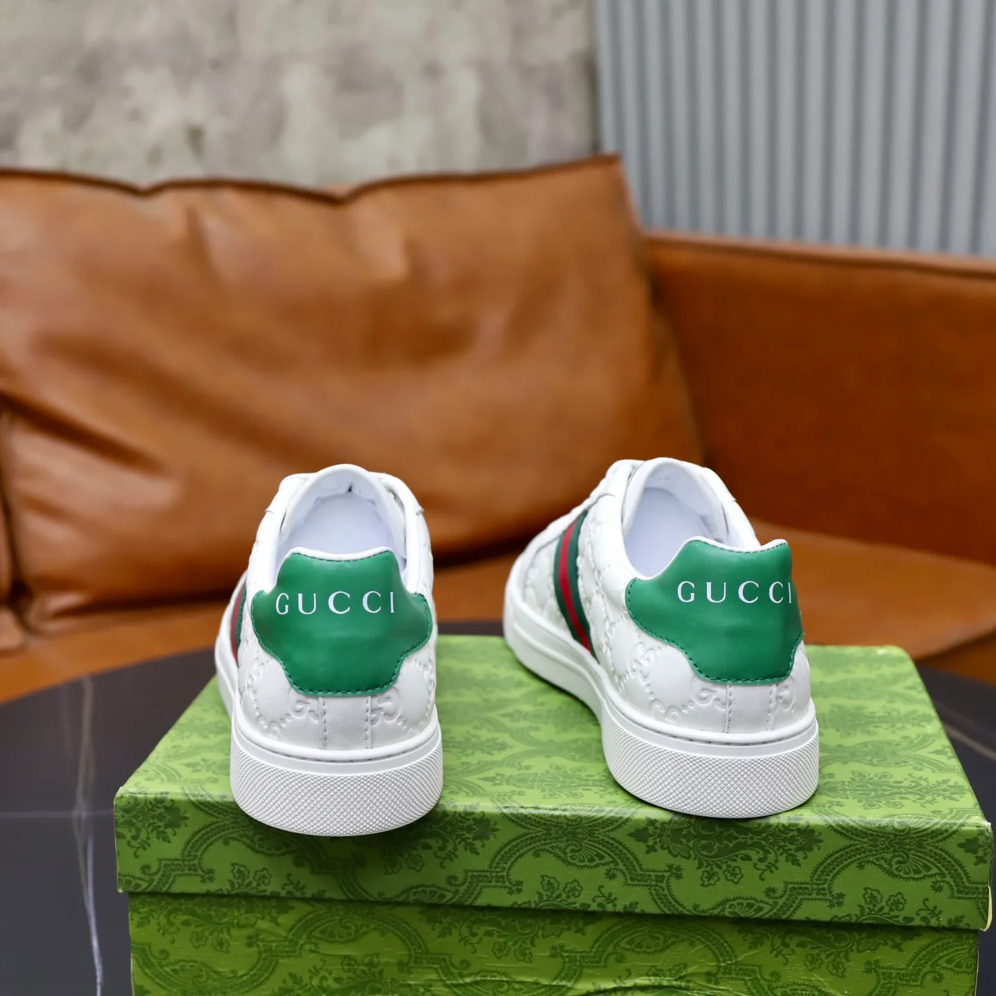 Ex-factory price: 420💰🙅‍♂️🙅‍♂️🙅‍♂️ Brand: Gucci GUCCi Standard code: 38-44 (45 customized) Grade: Same as the official website Material: Original leather splicing, comfortable and breathable sheepskin lining, original wear-resistant outsole Style category: Men's fashionable casual shoes, running, sports shoes, noble luxury brand elements, top luxury Color: actual picture color